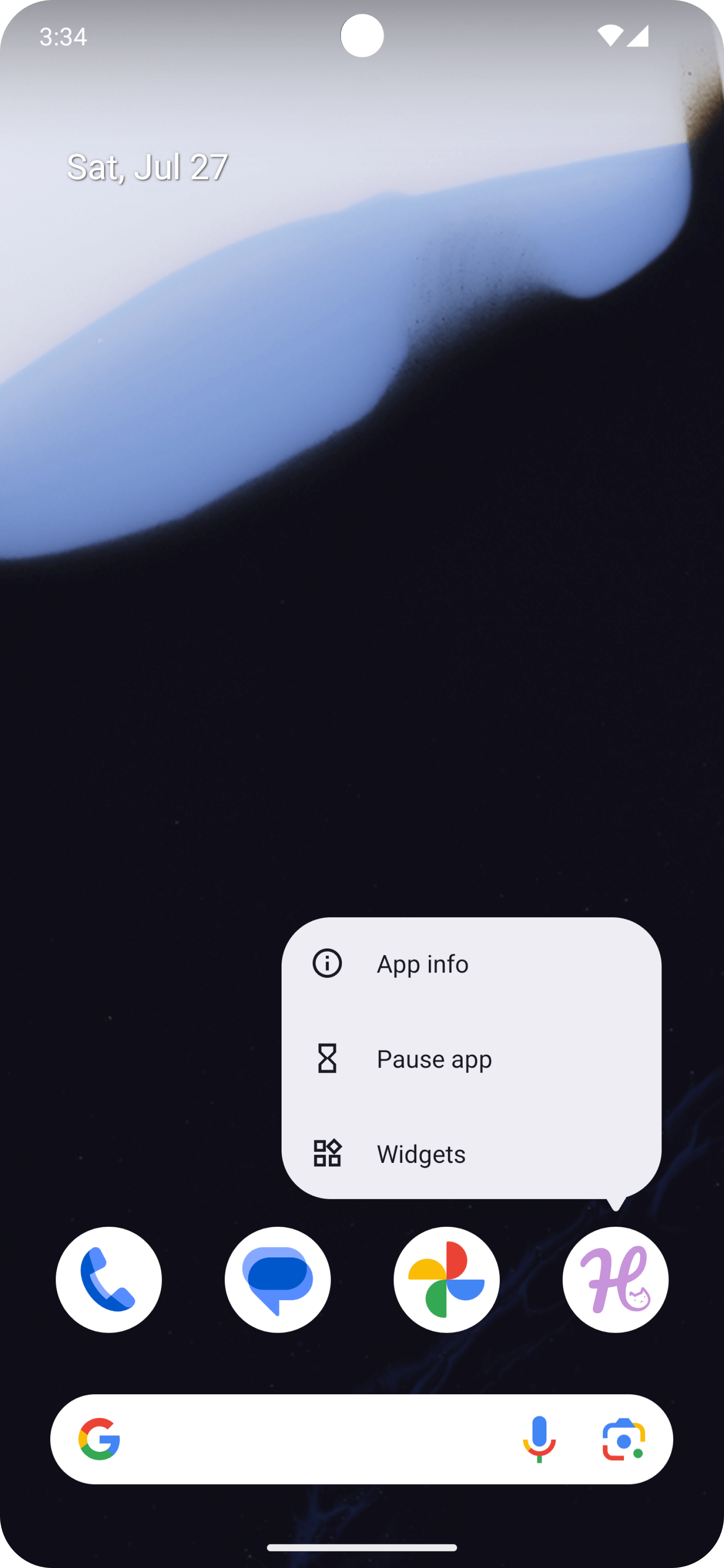 Нажмите на пустое место на экране и выберите пункт «Виджеты».